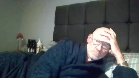 kevlooking4sez online show from November 1, 1:31 am