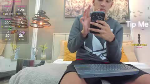 Kieran Derek online show from November 18, 3:32 am