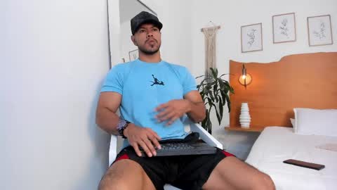 Kilua Muscle guy online show from April 10, 8:27 pm