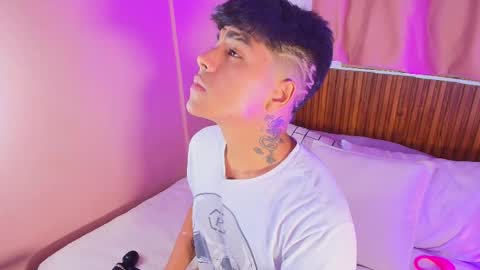 king  help me reach 100 likes online show from March 21, 2:04 am