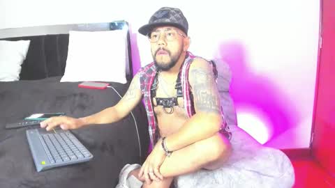 king_bear_25 online show from February 28, 10:58 am
