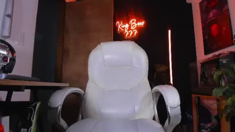 King Bear online show from June 28, 4:40 am