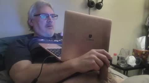 kingtongue10 online show from April 7, 11:32 am