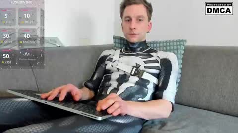 kinky_spidey online show from February 8, 1:05 pm