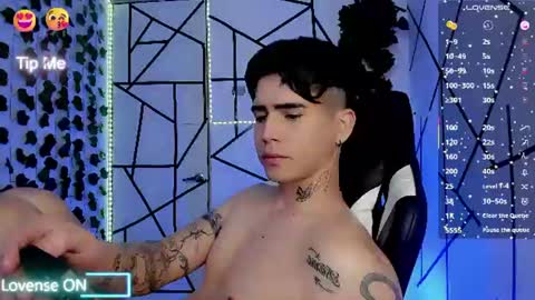 kiss_whitee online show from June 13, 1:58 am