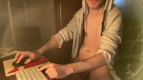 kissofbanned1983 online show from April 7, 9:42 am