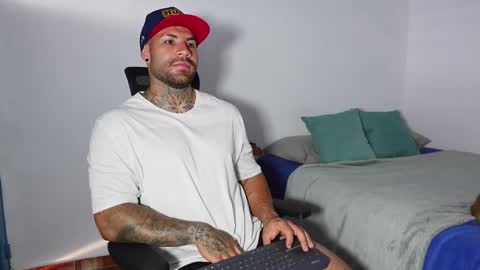 kite__ online show from February 3, 10:11 pm