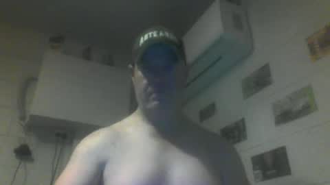 kiwiguy19773 online show from June 1, 7:19 am