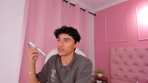 Snapshot of klaus_sunrise_xx chatting on January 29, 1:37 am KLAUS online show from January 29, 1:37 am