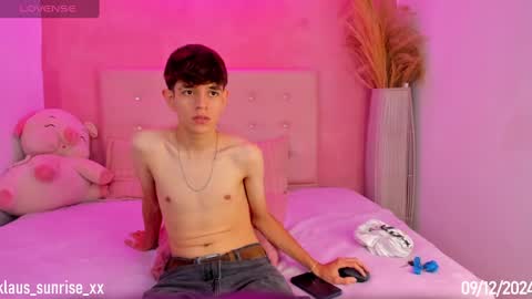 Snapshot of klaus_sunrise_xx chatting on December 9, 10:59 pm KLAUS online show from December 9, 10:59 pm
