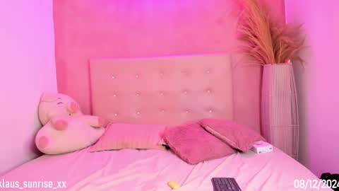 Snapshot of klaus_sunrise_xx chatting on December 8, 4:28 pm KLAUS online show from December 8, 4:28 pm