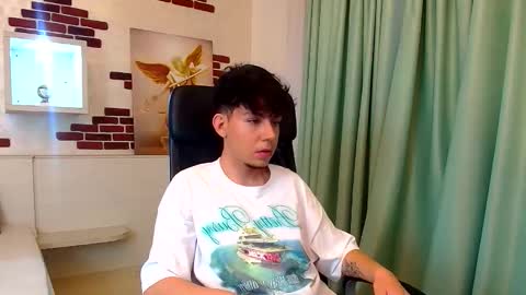 KrewVaughn online show from October 10, 4:28 am