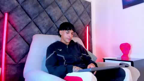 Kroy Wave  Muscle Tattoos Latino online show from August 5, 3:22 am