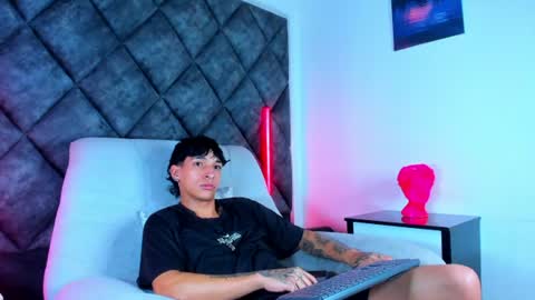 Kroy Wave  Muscle Tattoos Latino online show from July 24, 4:42 am