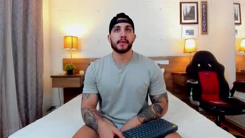 kylenorth_ online show from October 24, 5:58 pm