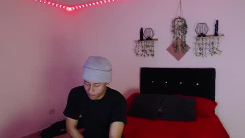 labrinthteasing online show from April 16, 2:06 pm