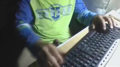 La Genova esta Dura beard boy male dick mastubate latinosexy latinohot latino glasses mature strong stronglegs online show from April 1, 5:42 am