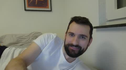 laraaan online show from March 26, 8:57 pm