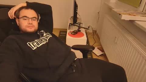 latexboy893 online show from January 10, 1:00 am