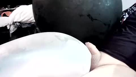 latexchris77 online show from February 21, 10:49 am