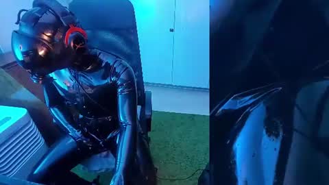 latexviking003 online show from August 8, 8:49 pm