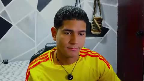latinohotboy_ online show from June 18, 12:10 pm