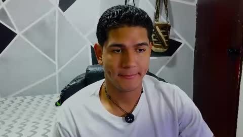 latinohotboy_ online show from June 20, 11:48 am