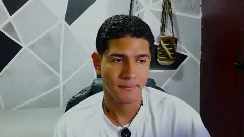 latinohotboy_ online show from June 22, 12:53 pm