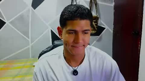 latinohotboy_ online show from June 17, 2:08 pm