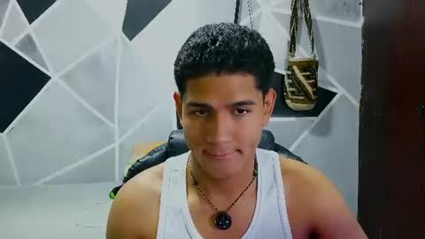 latinohotboy_ online show from June 25, 12:43 pm