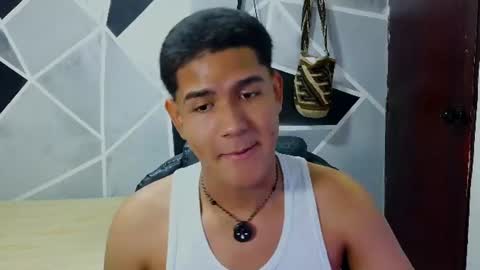 latinohotboy_ online show from June 30, 12:33 am
