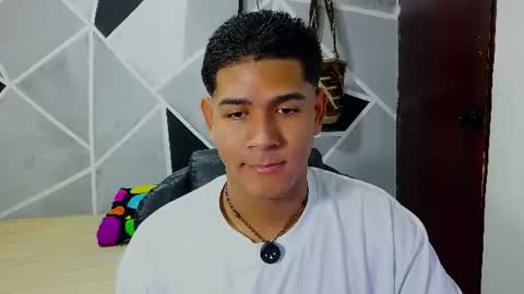 latinohotboy_ online show from June 27, 12:55 pm