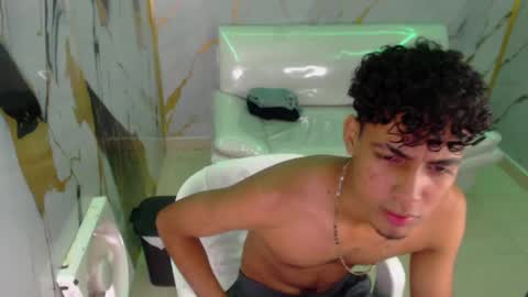 leam_1 online show from November 17, 9:07 pm