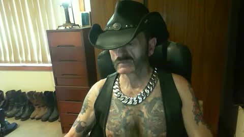 leathergreaser online show from November 30, 11:40 pm