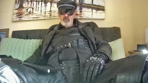 Snapshot of leathertease chatting on March 11, 10:18 am master or sir online show from March 11, 10:18 am
