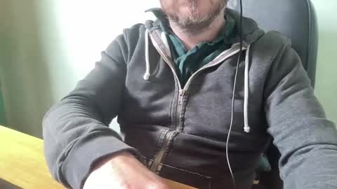 lee_8891 online show from June 8, 11:33 am