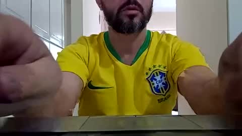 Snapshot of lelefiel chatting on January 5, 5:20 pm Pequeno Urso online show from January 5, 5:20 pm