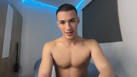 leo_delveyy online show from July 24, 5:15 am