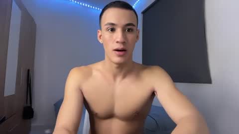 leo_delveyy online show from July 26, 8:22 am