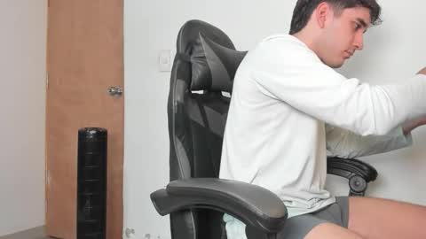 Leo Jones online show from November 19, 8:09 pm