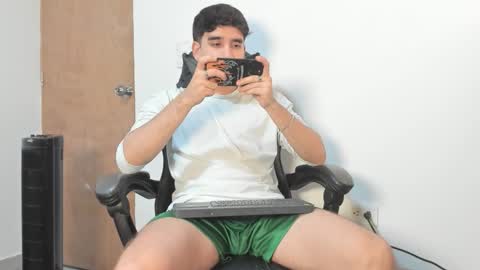 Leo Jones online show from December 23, 12:52 am