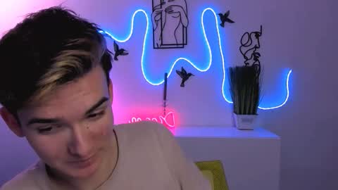 leo_valor online show from December 19, 10:28 pm