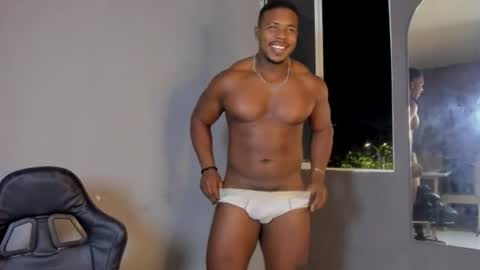 Leandro jones online show from July 17, 5:47 am