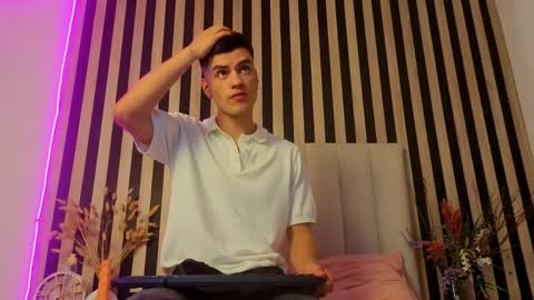 leotease online show from June 3, 7:19 pm