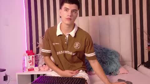 leotease online show from June 18, 7:08 pm
