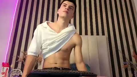 leotease online show from June 17, 7:26 pm