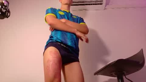 leotease online show from June 24, 7:28 pm