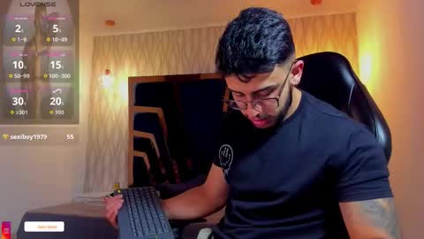 LIAM KLEIN online show from March 5, 12:01 pm