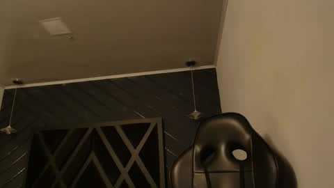 LIAM KLEIN online show from April 17, 11:13 am