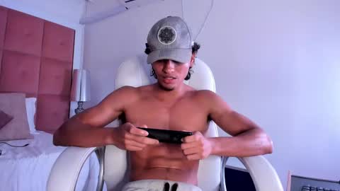 liamstronge_ online show from March 11, 1:01 pm